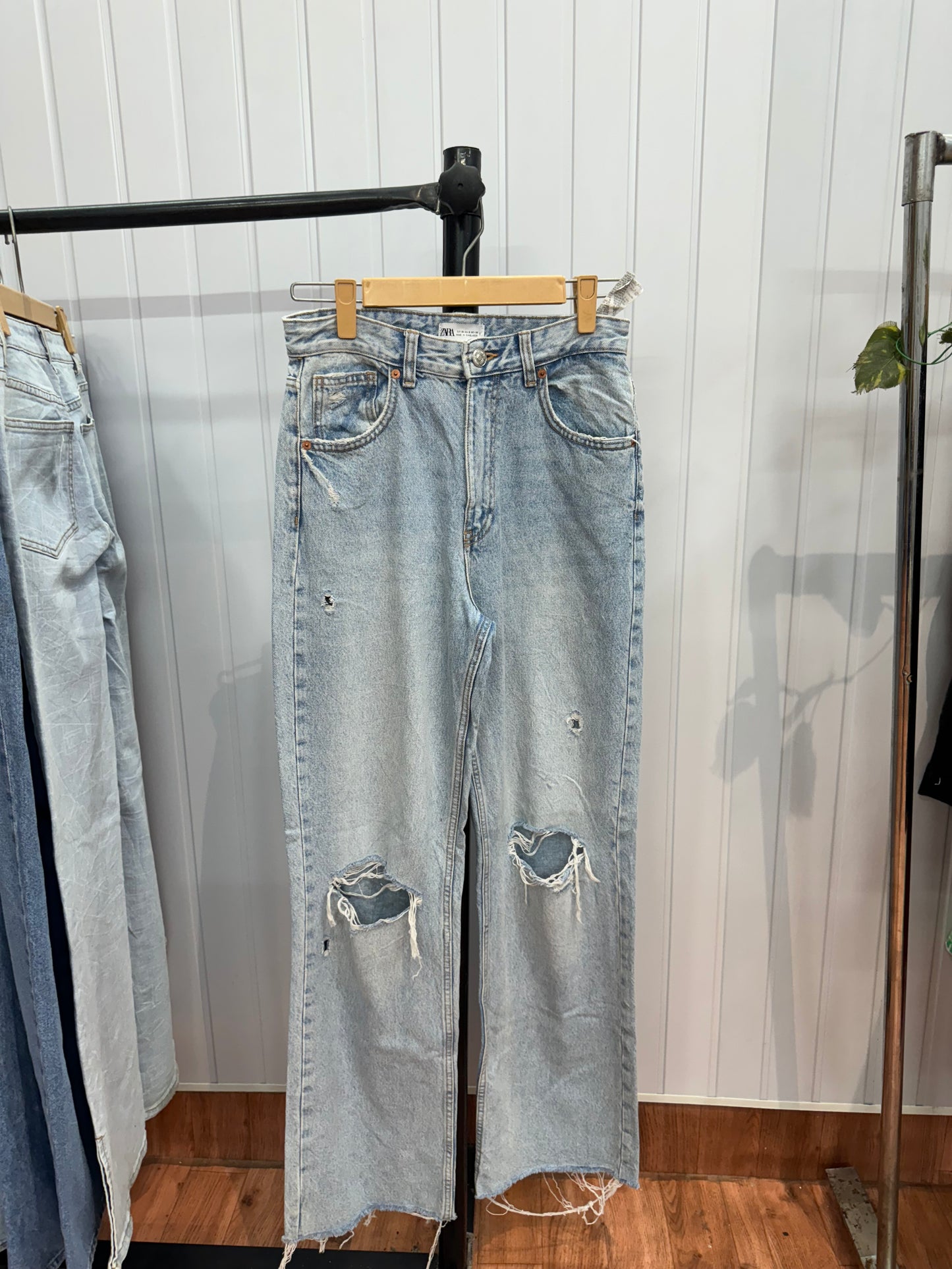 0206-28-30 Lightwash Wideleg Jeans