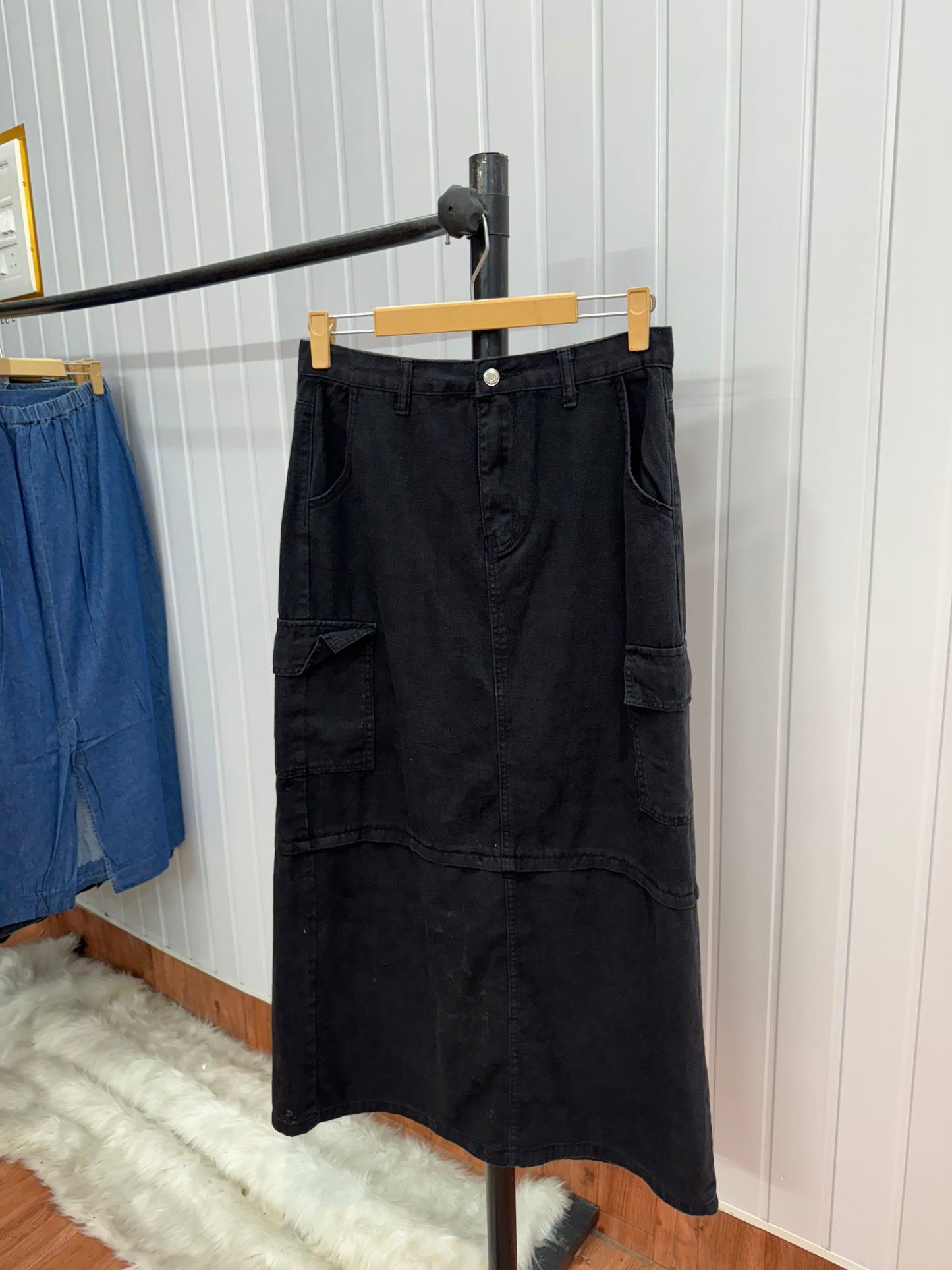 S25-36 Black Cargo Skirt