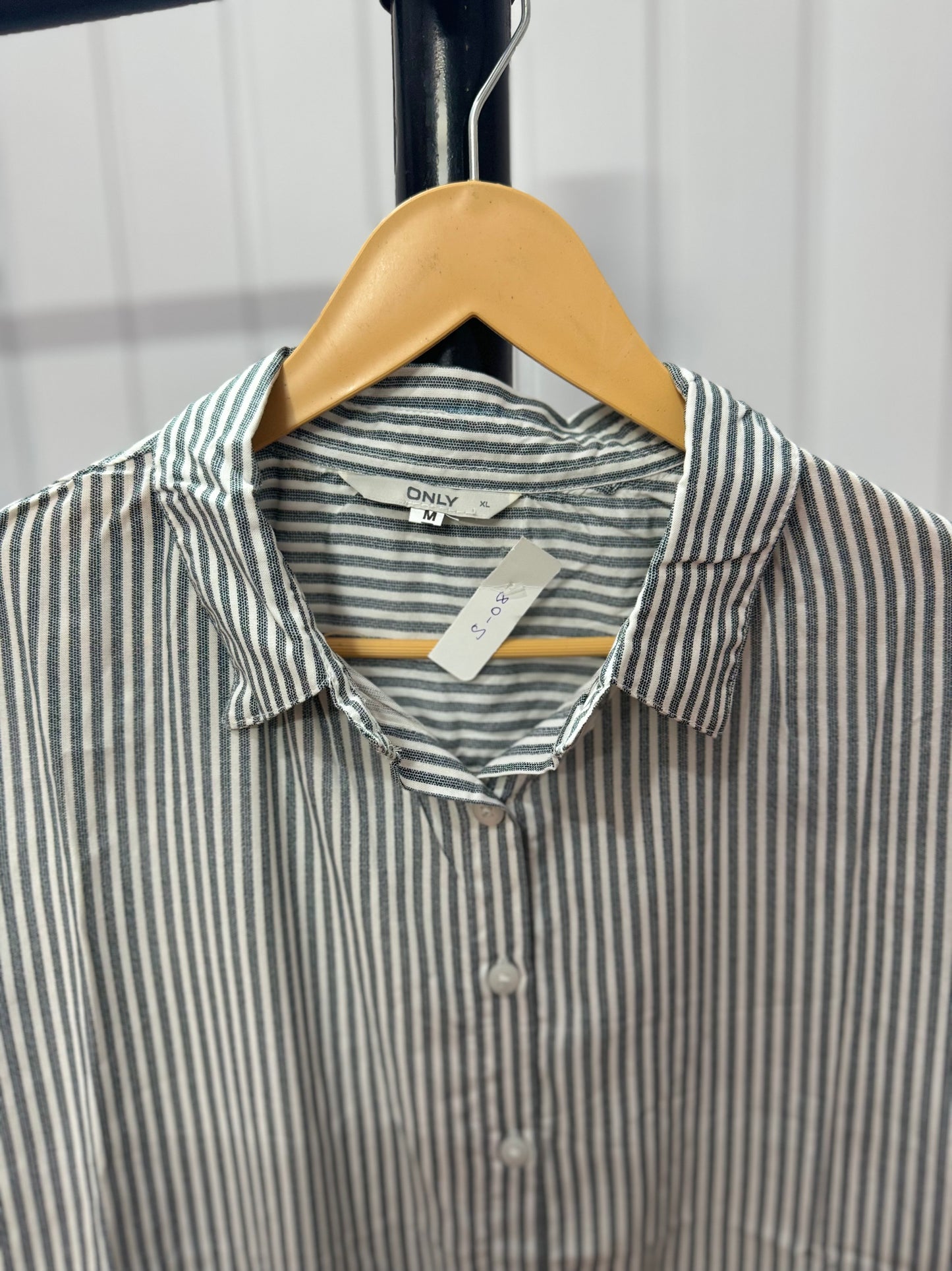 S08-Stripe shirt