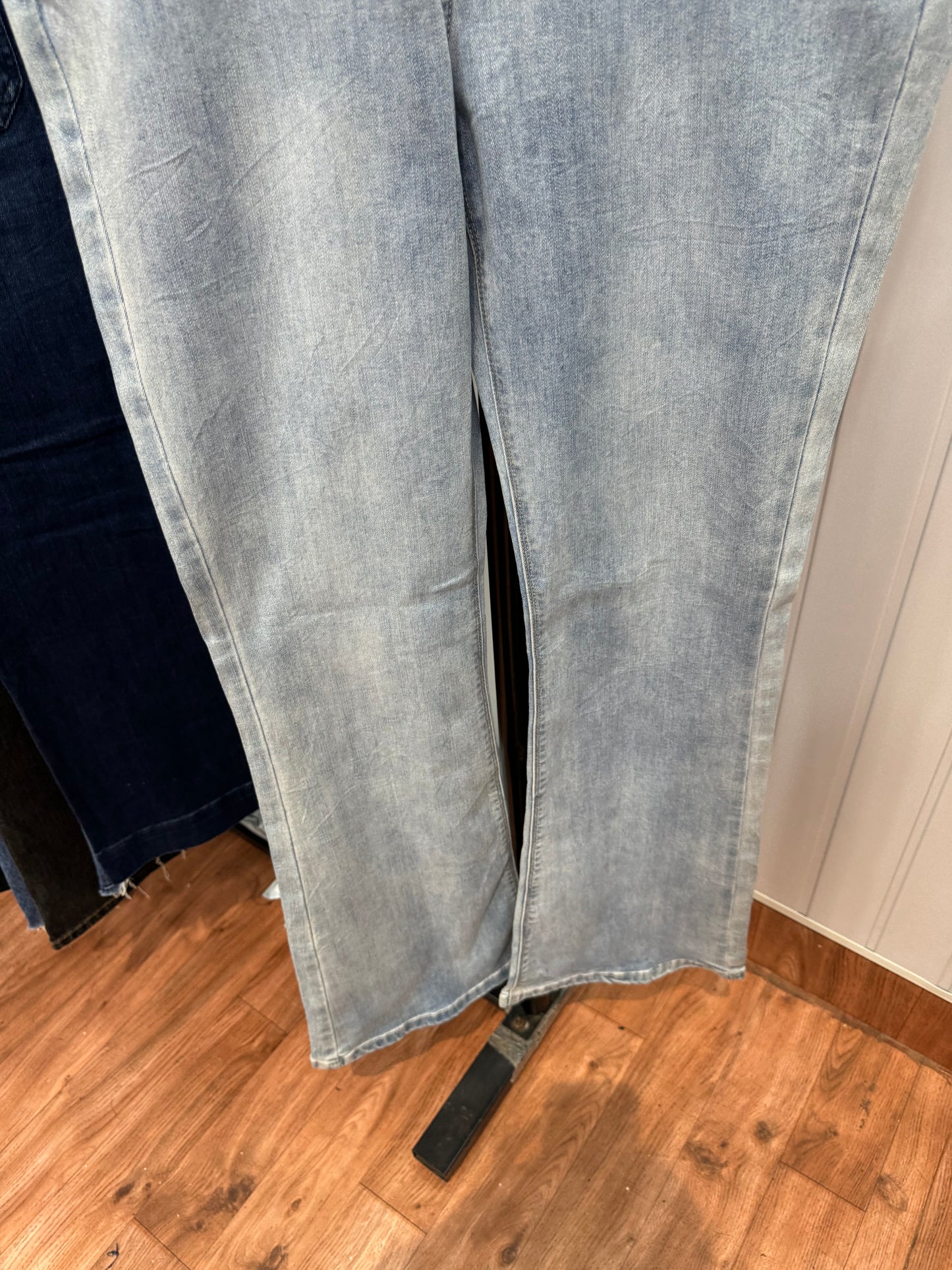 0125-32 Bootcut Jeans