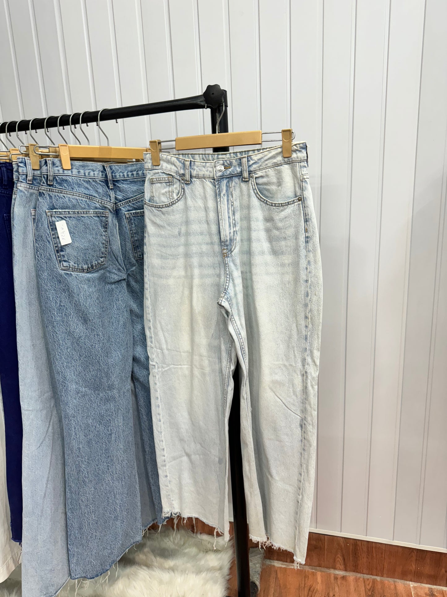 0427-32 Wideleg Jeans