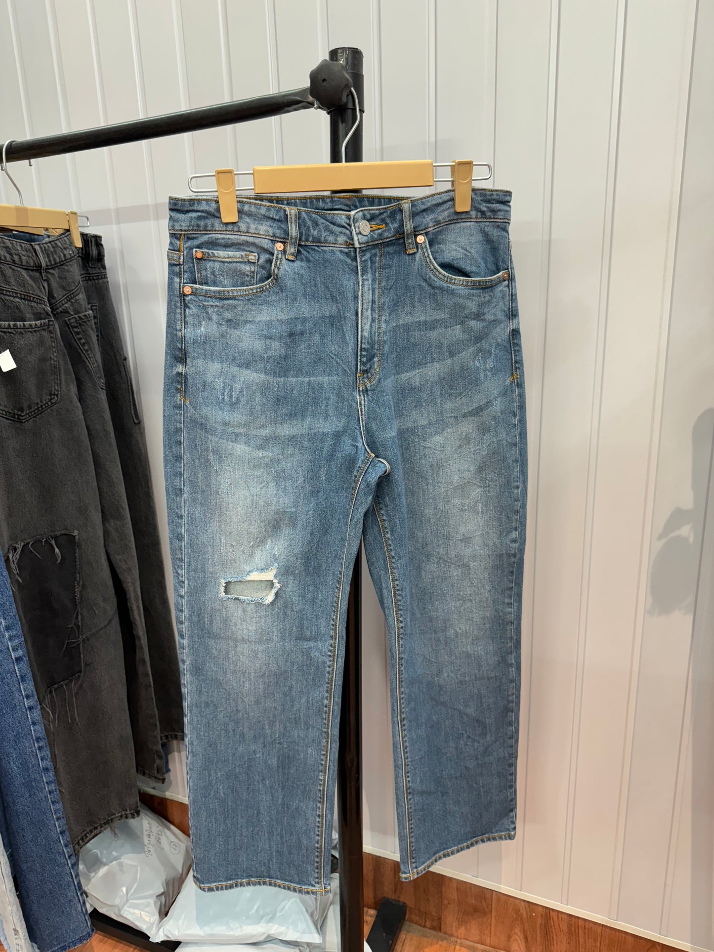 0106-32 Straight Fit Jeans