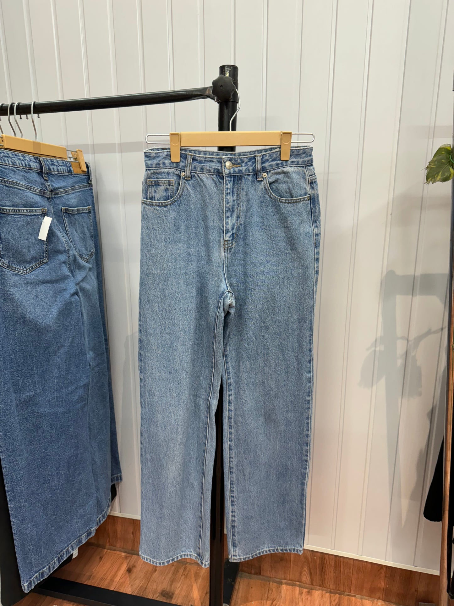 0523-38 Straight Jeans