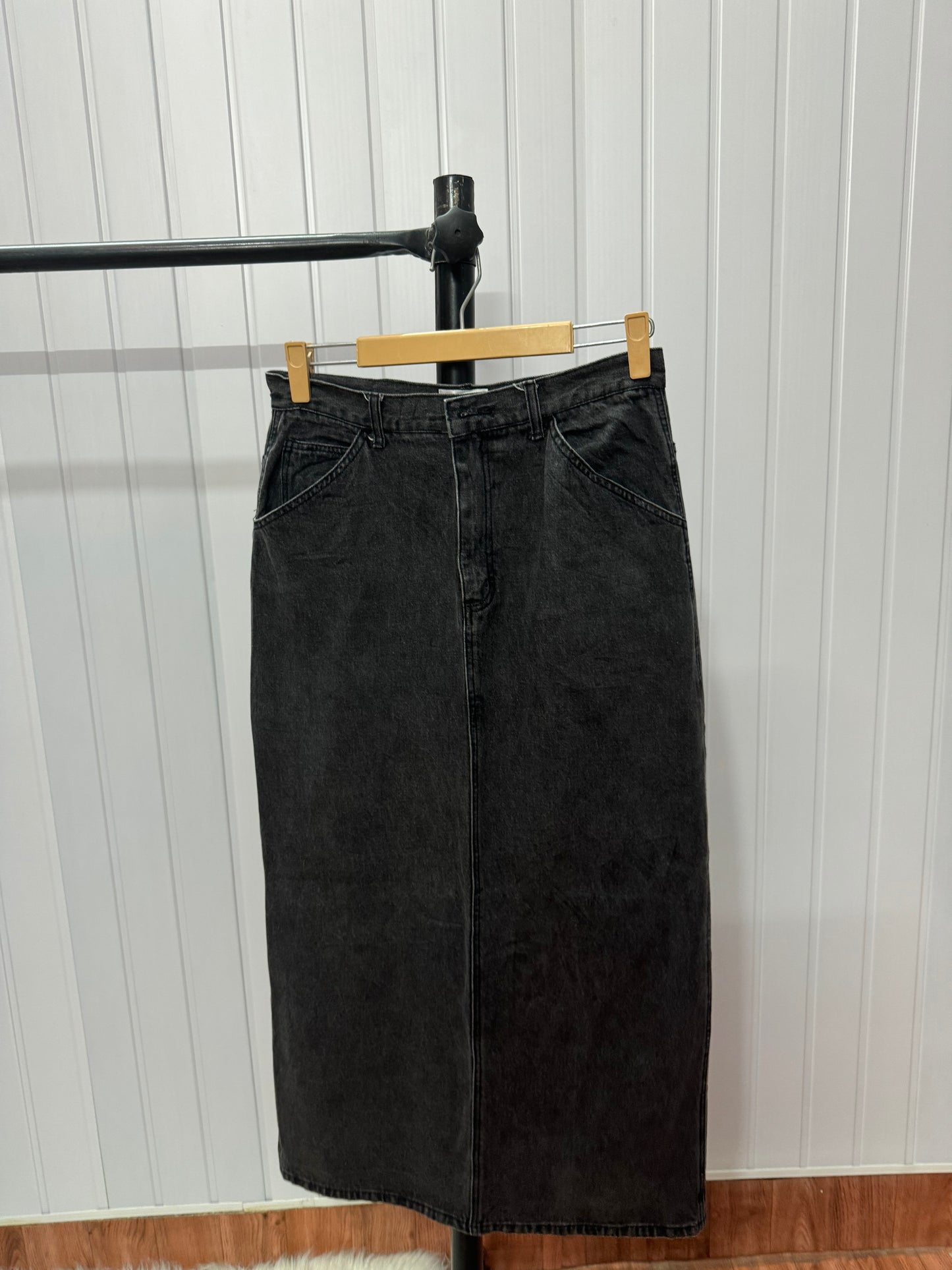 S48-32 Black Long Denim Skirt