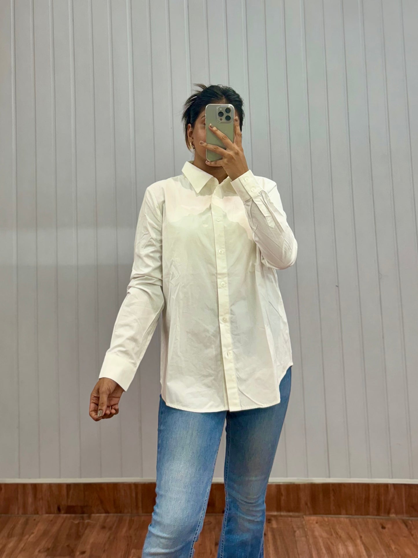 S20-White Shirt With Embroidery