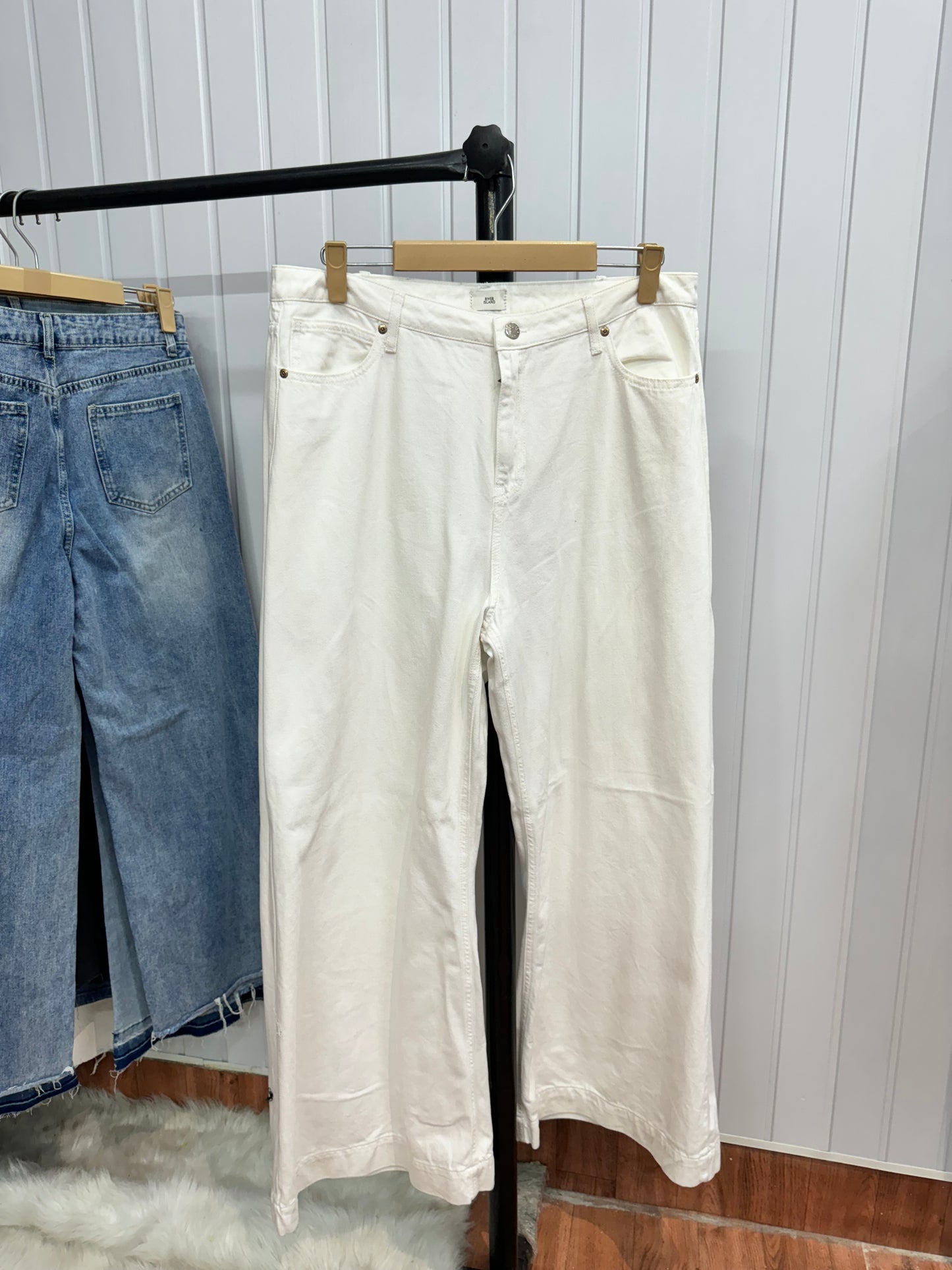 0420-36 White Bootcut Jeans