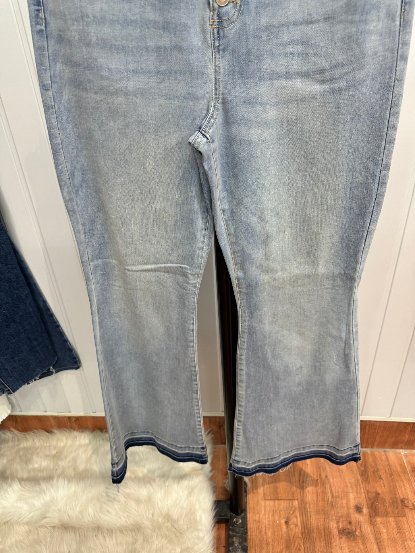 0418-32 Bootcut Jeans