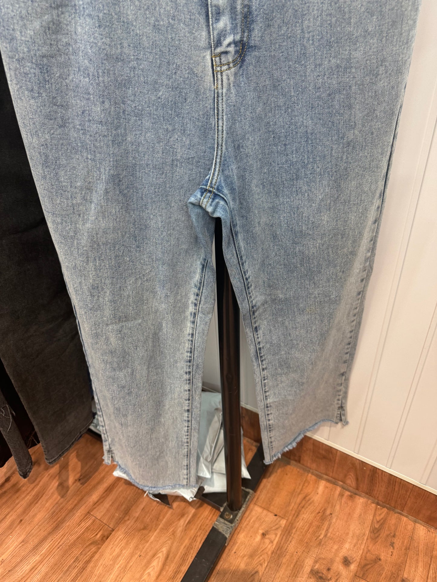 0101-34 Straight Fit Jeans