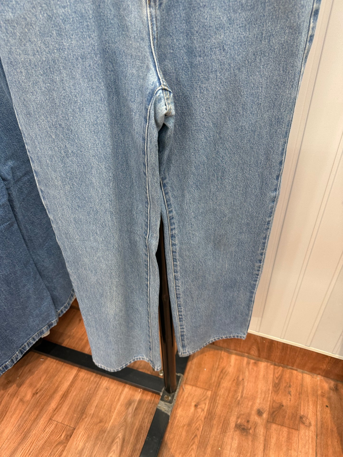 0523-38 Straight Jeans