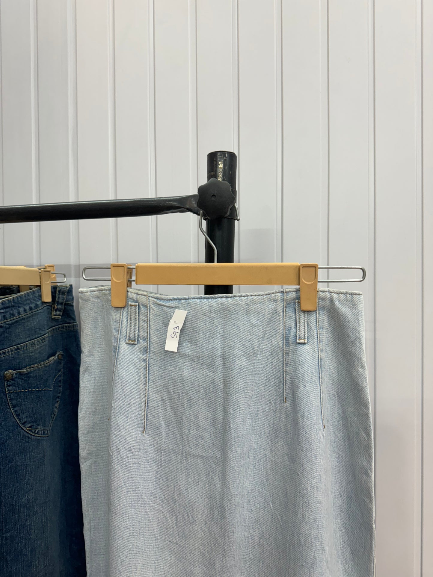 S73-30 Lightwash Denim Skirt