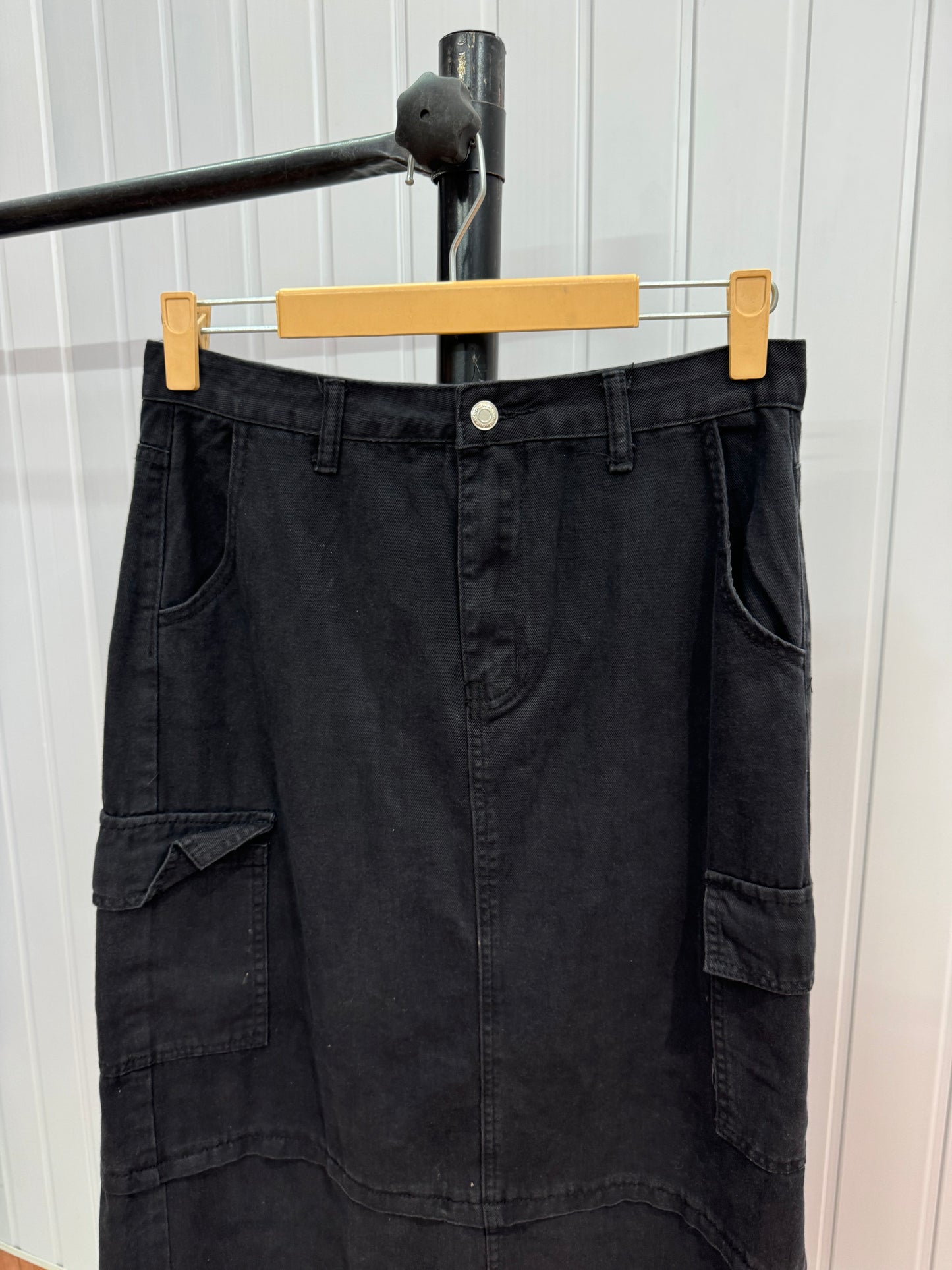 S25-36 Black Cargo Skirt