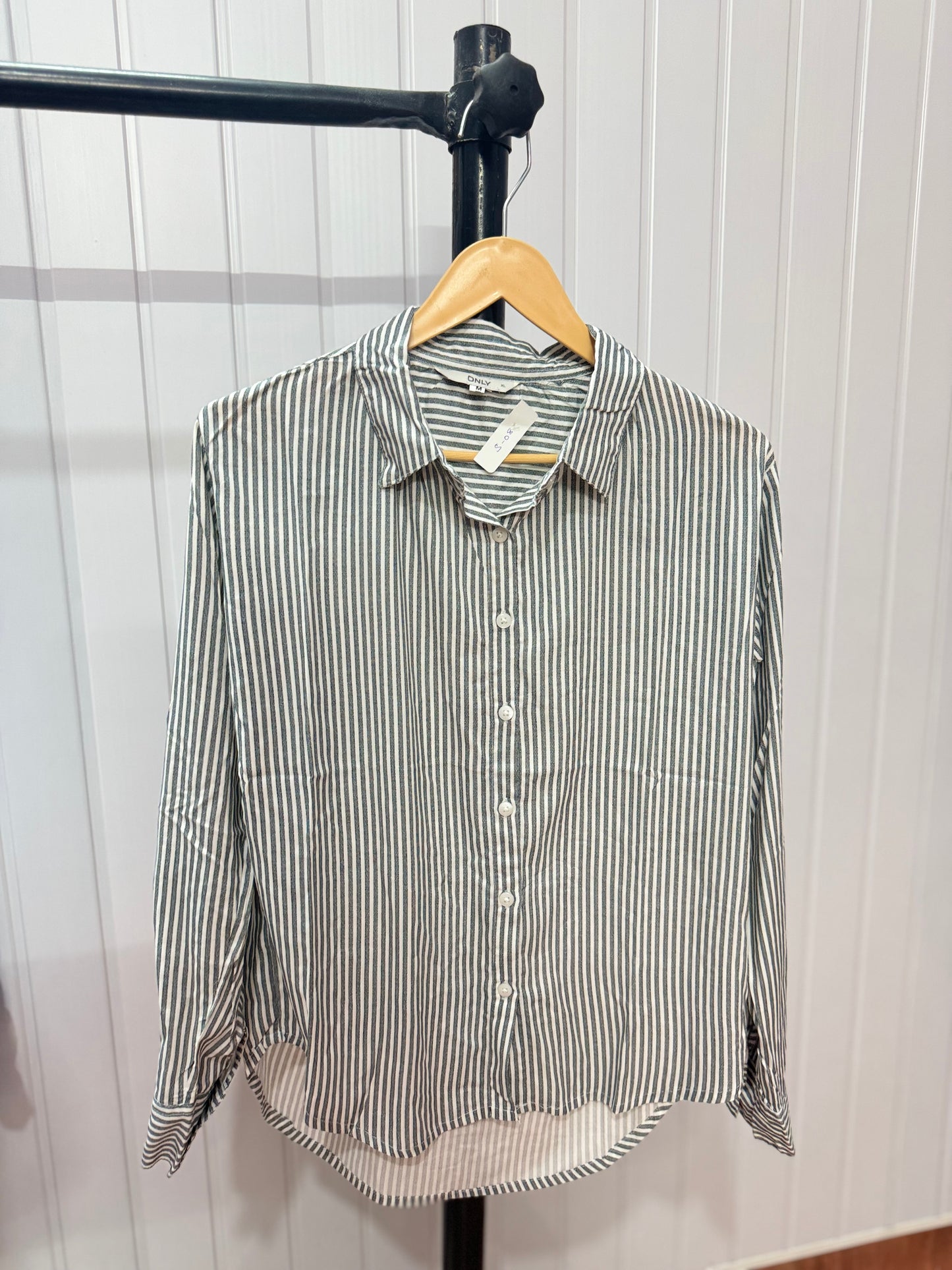 S08-Stripe shirt