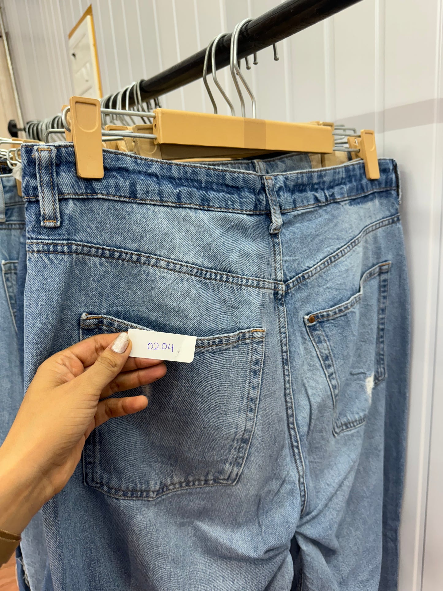 0204-34 Loose Straight Jeans