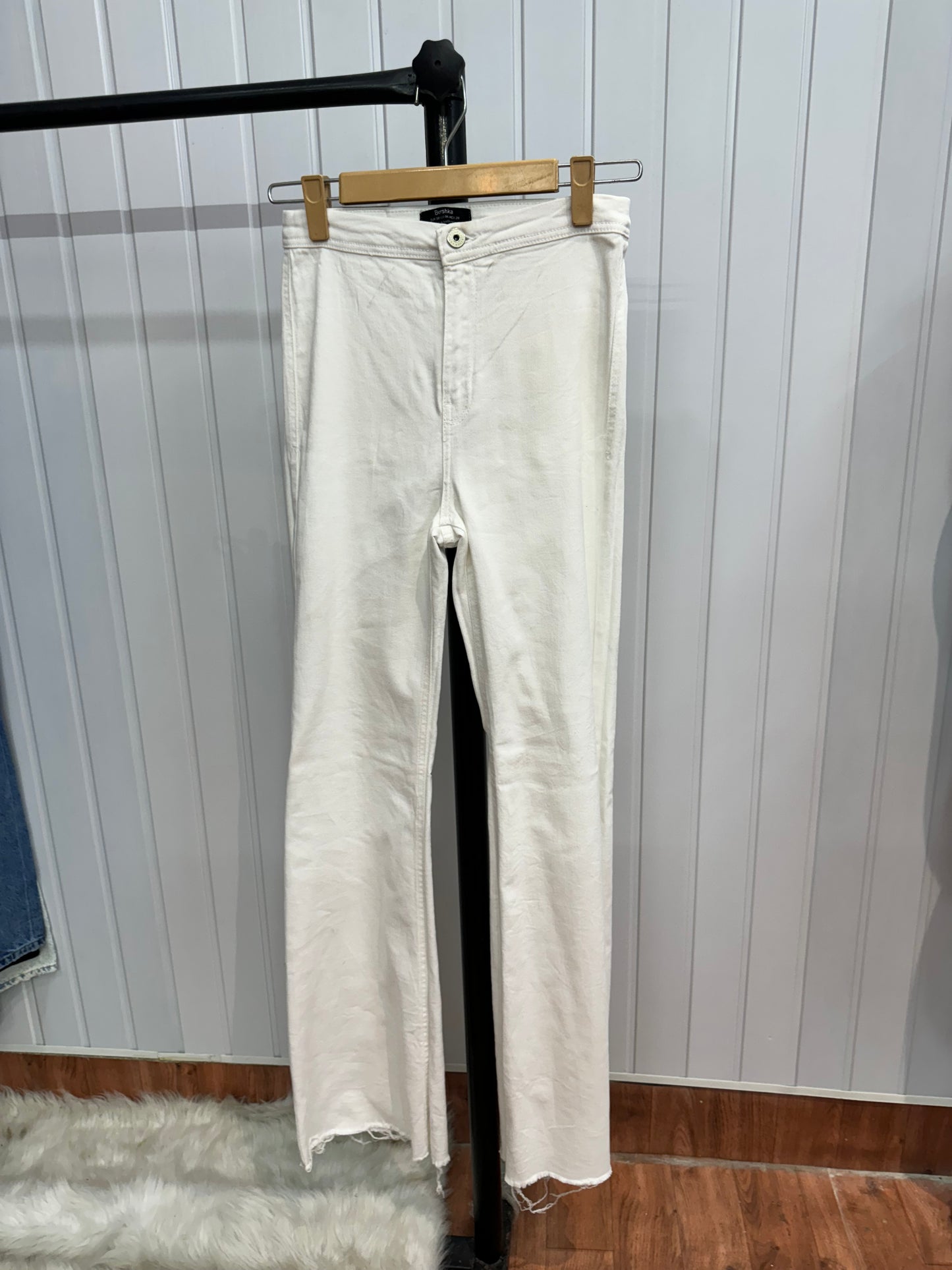 0413-26-28 White Bootcut Jeans