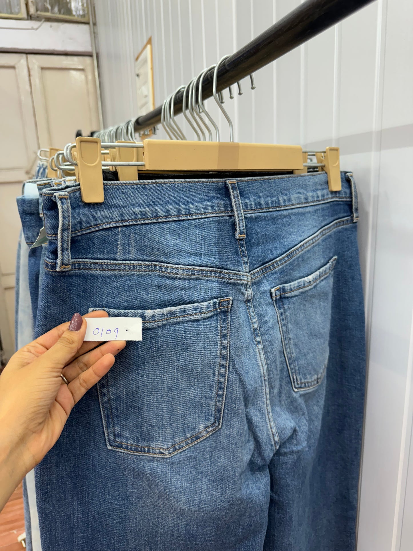 0109-32 Straight Fit Jeans