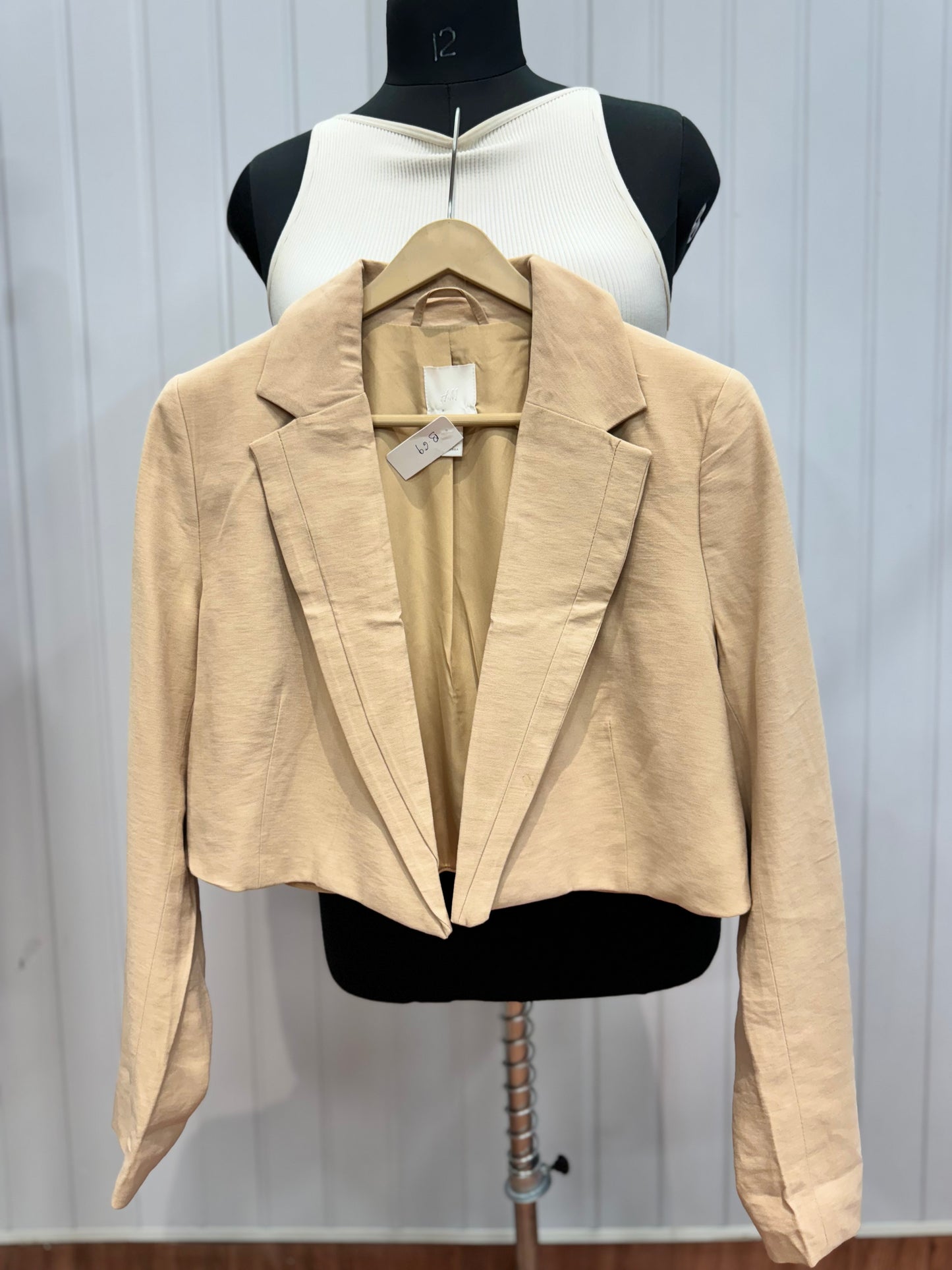 B69-Beige Crop Blazer