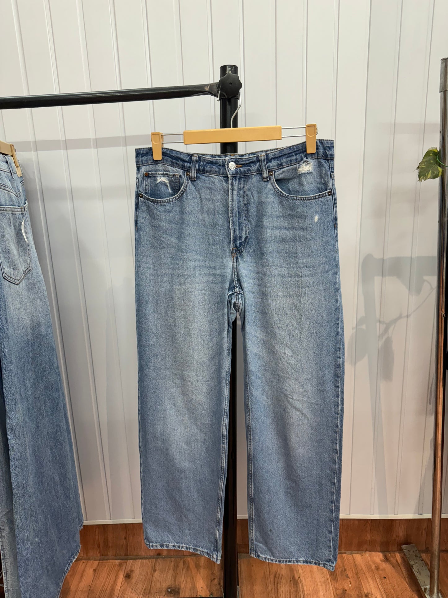 0204-34 Loose Straight Jeans