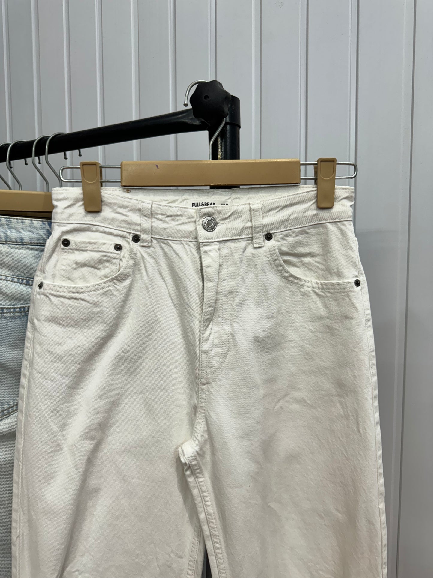 0428-28 White Distressed Wideleg jeans