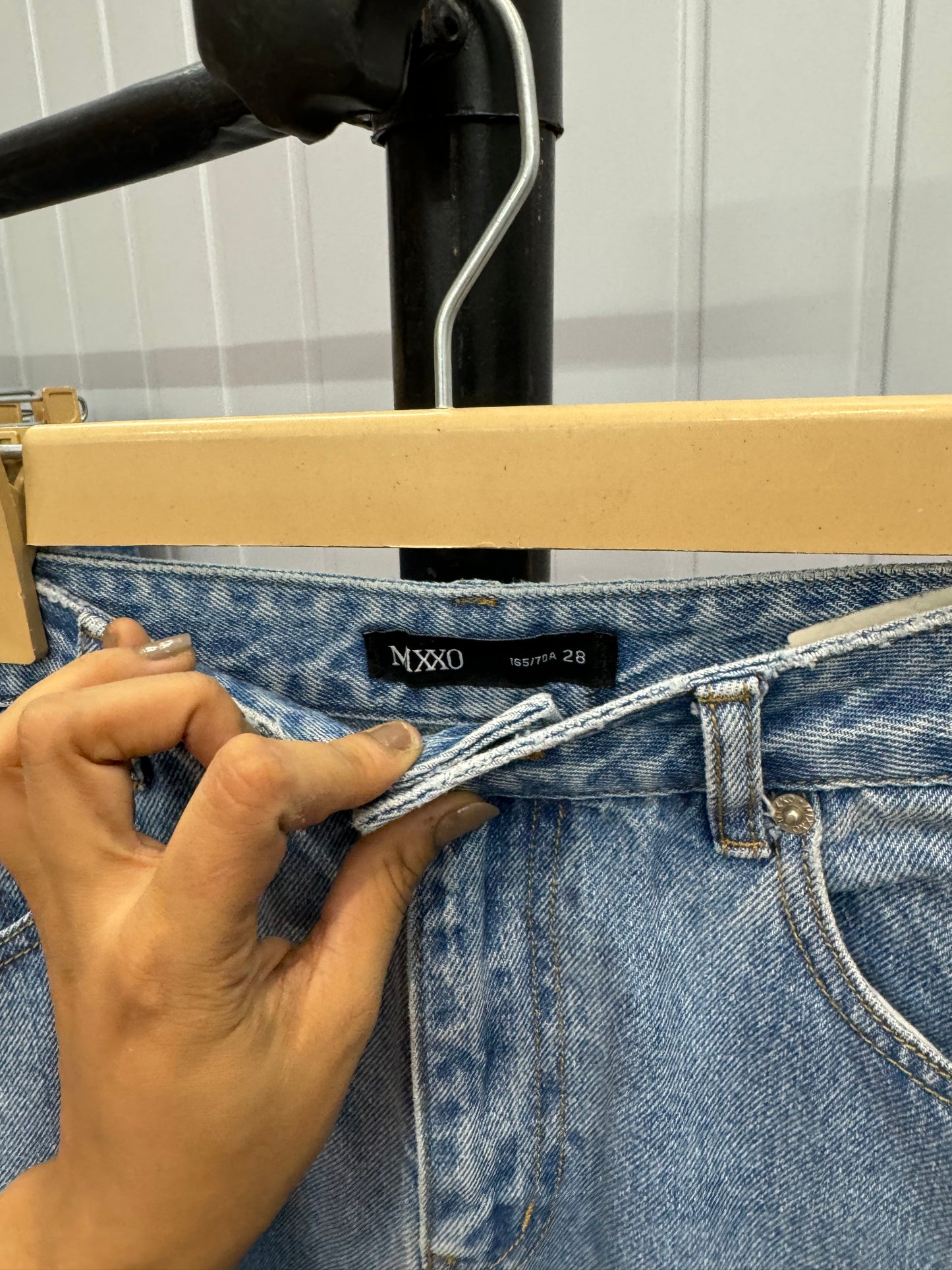 0523-38 Straight Jeans