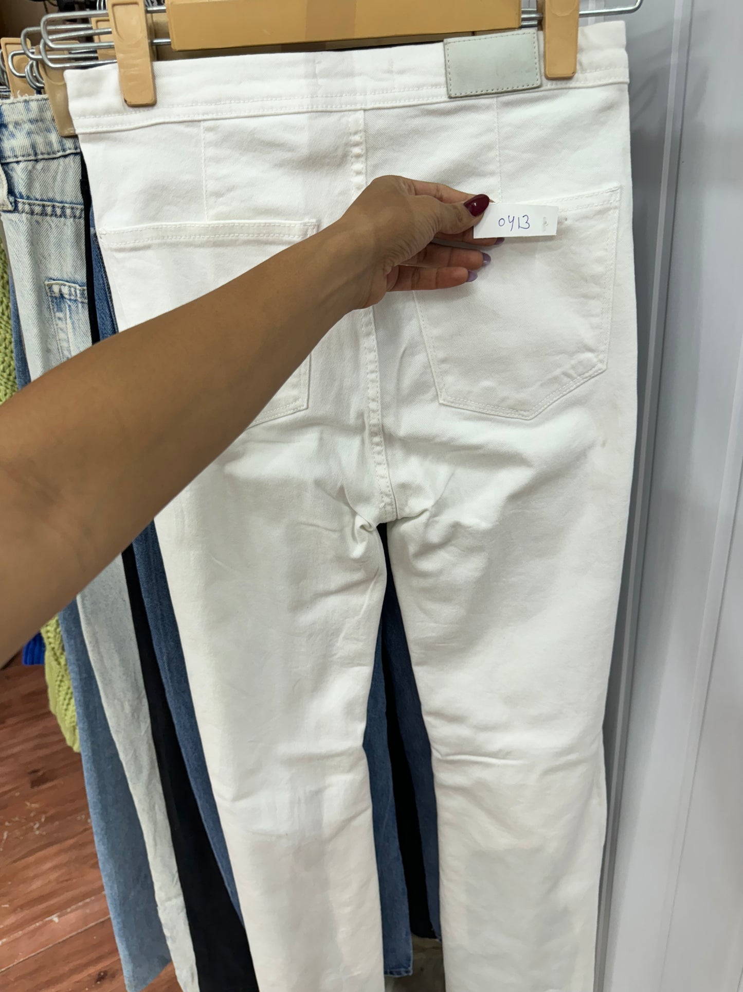 0413-26-28 White Bootcut Jeans