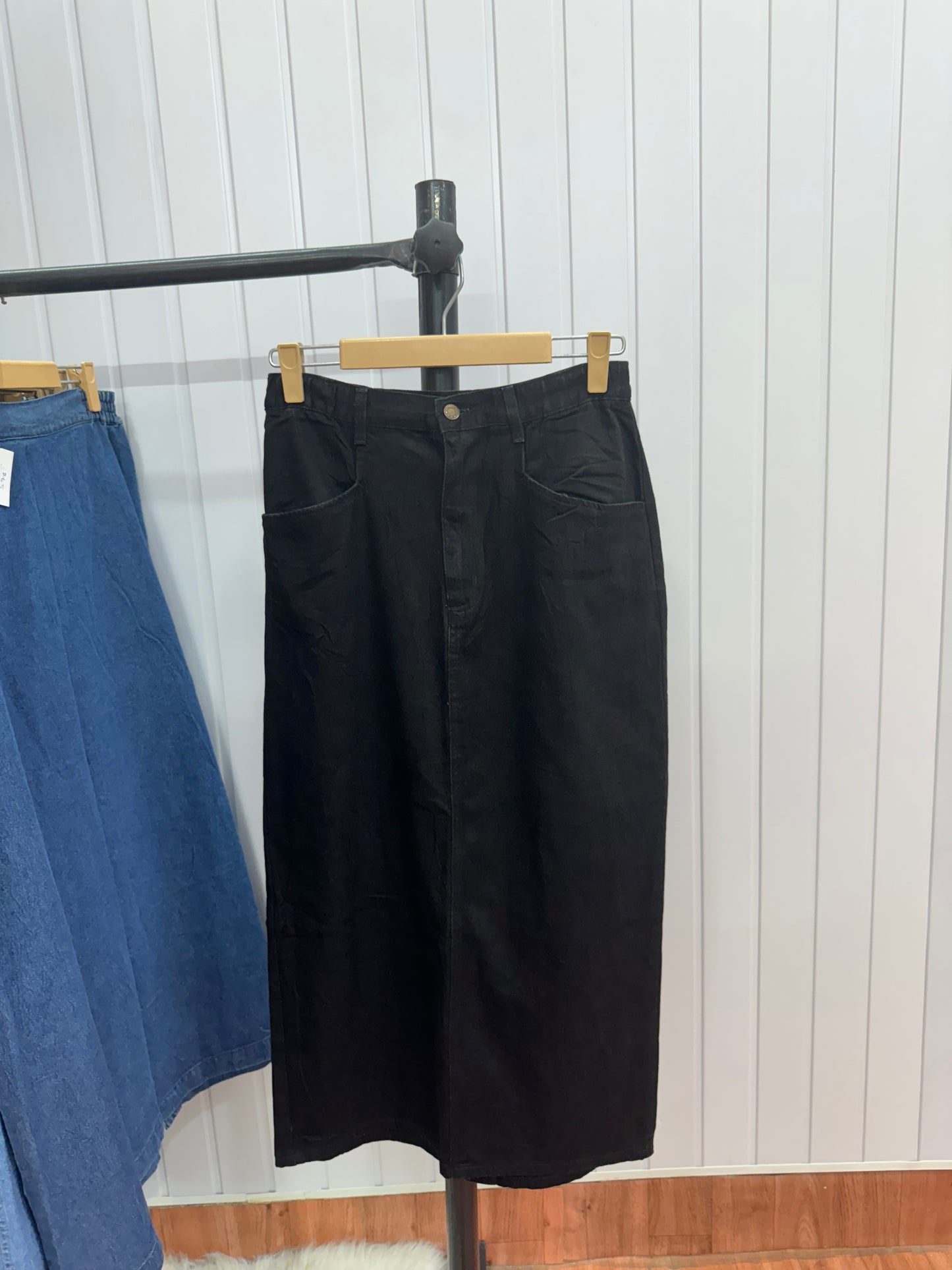 S77-28 Black Long Denim Skirt