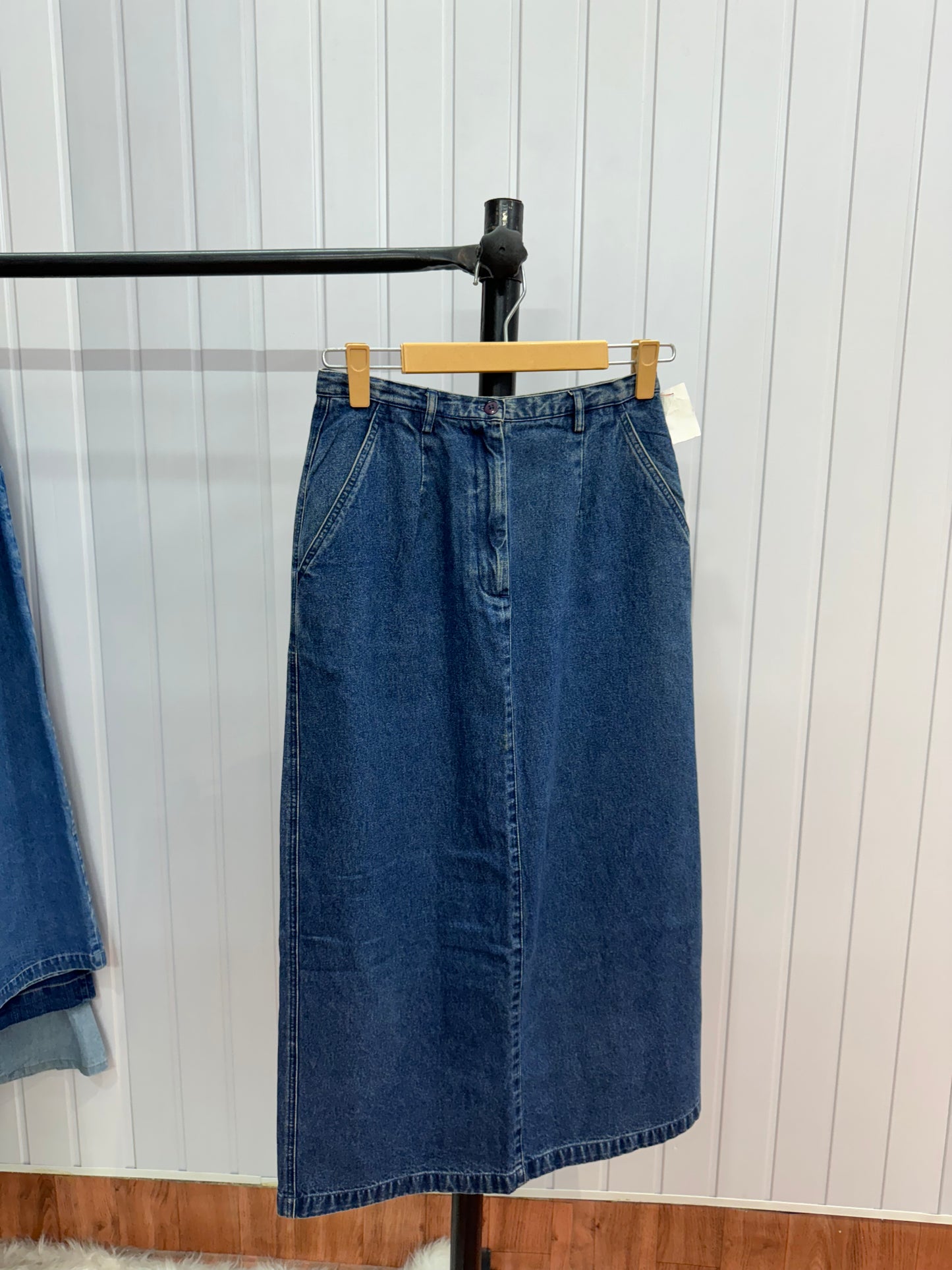 S37-28 Long Denim Skirt