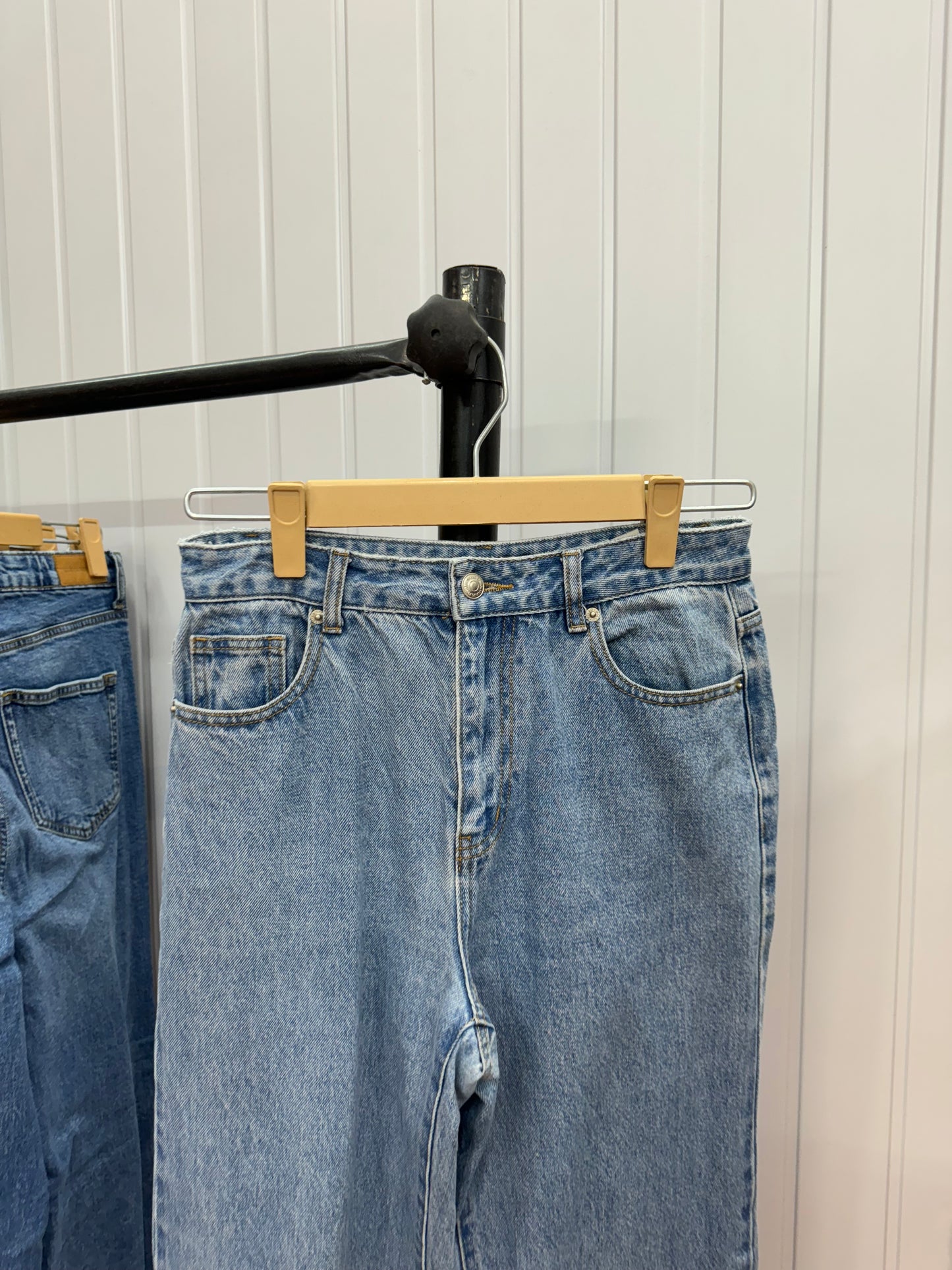 0523-38 Straight Jeans