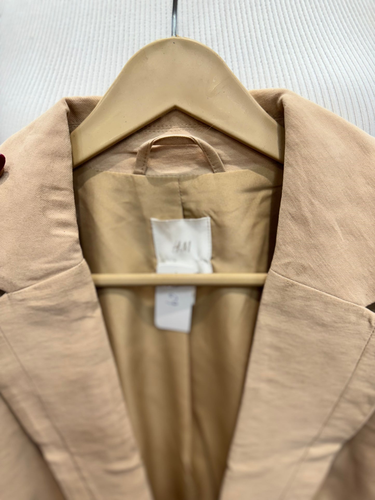 B69-Beige Crop Blazer