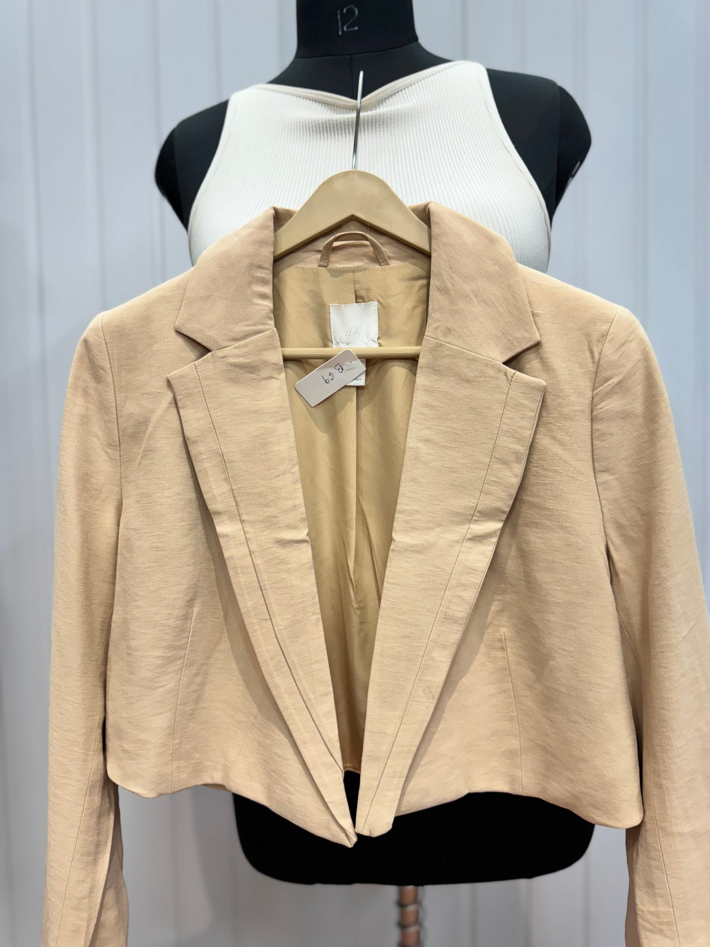 B69-Beige Crop Blazer