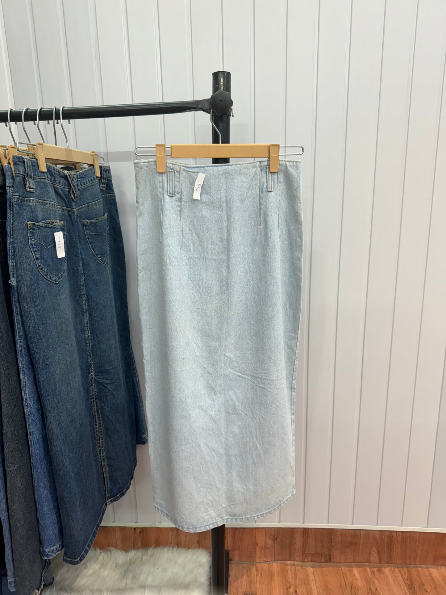 S73-30 Lightwash Denim Skirt