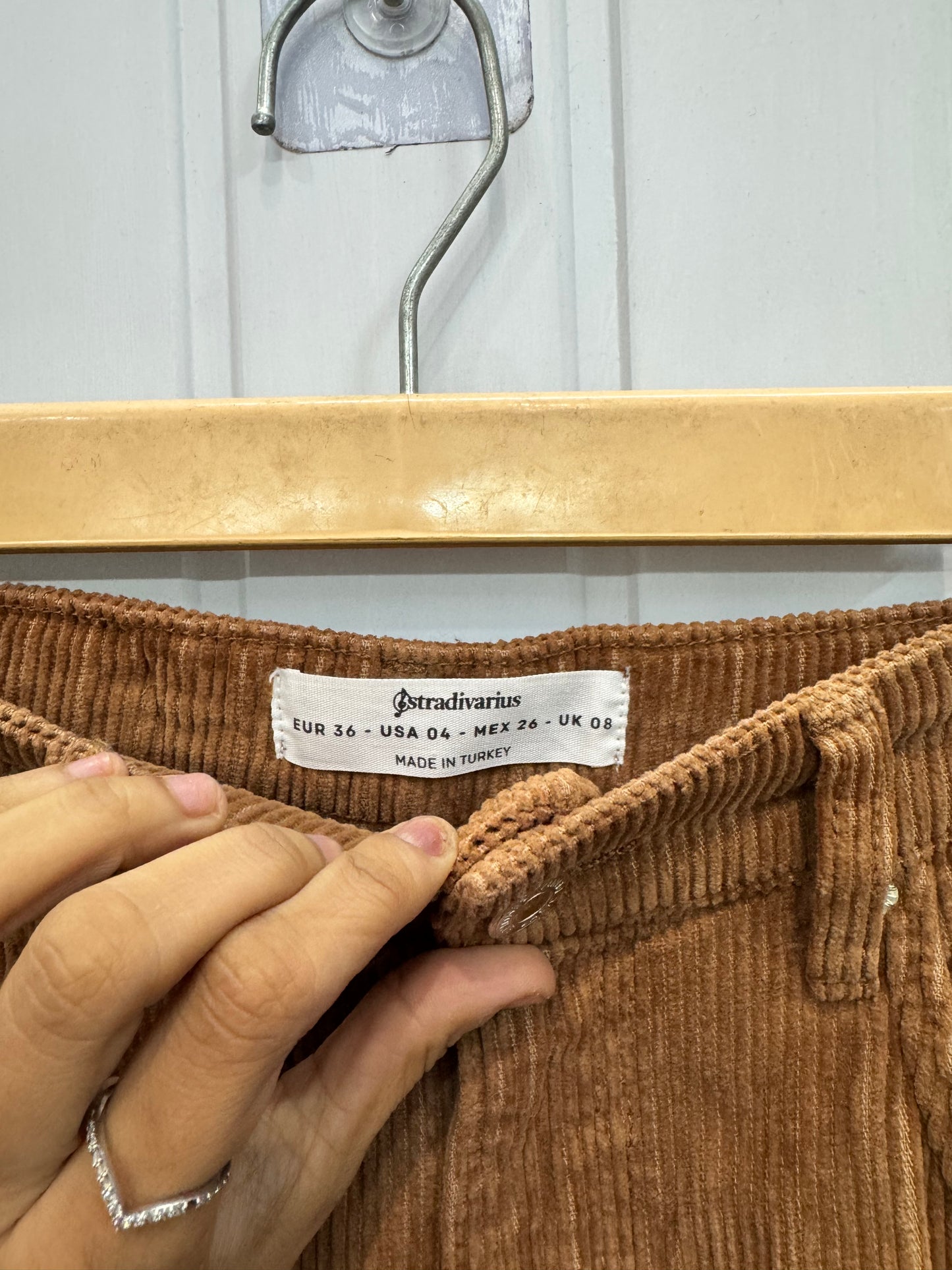 DE341-28 Brown Corduroy Pants