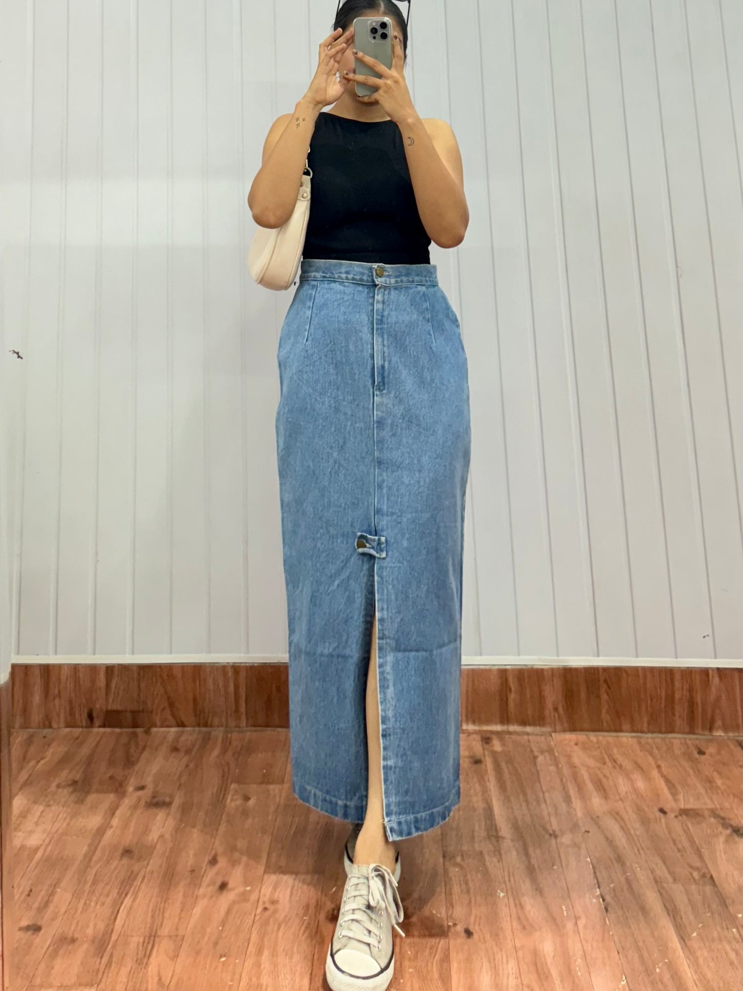 S44-28 Denim Front slit skirt