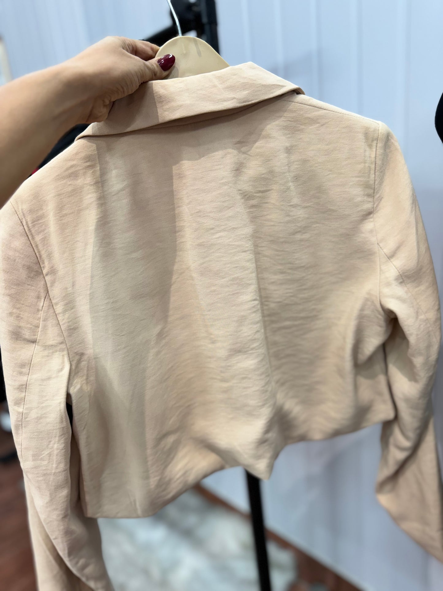 B69-Beige Crop Blazer