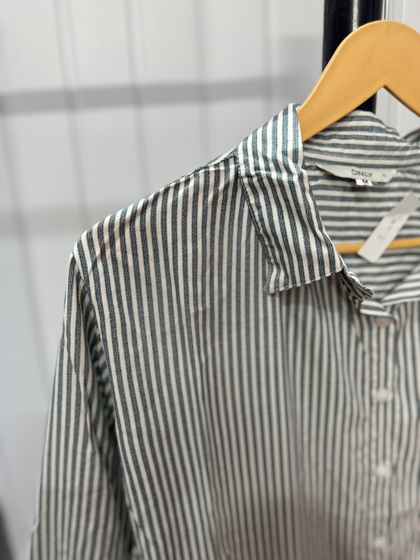 S08-Stripe shirt