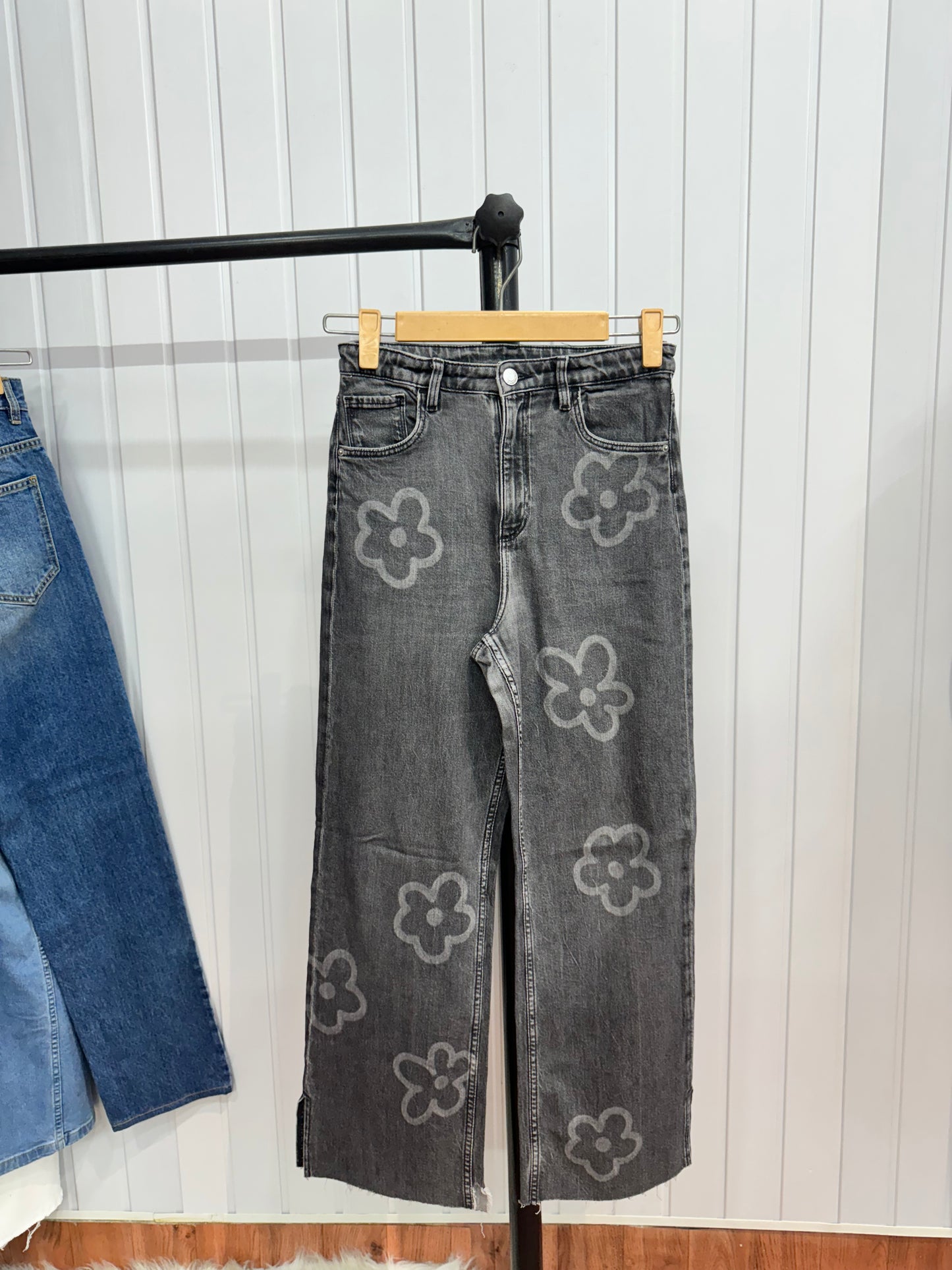 0416-24-26 Floral Jeans