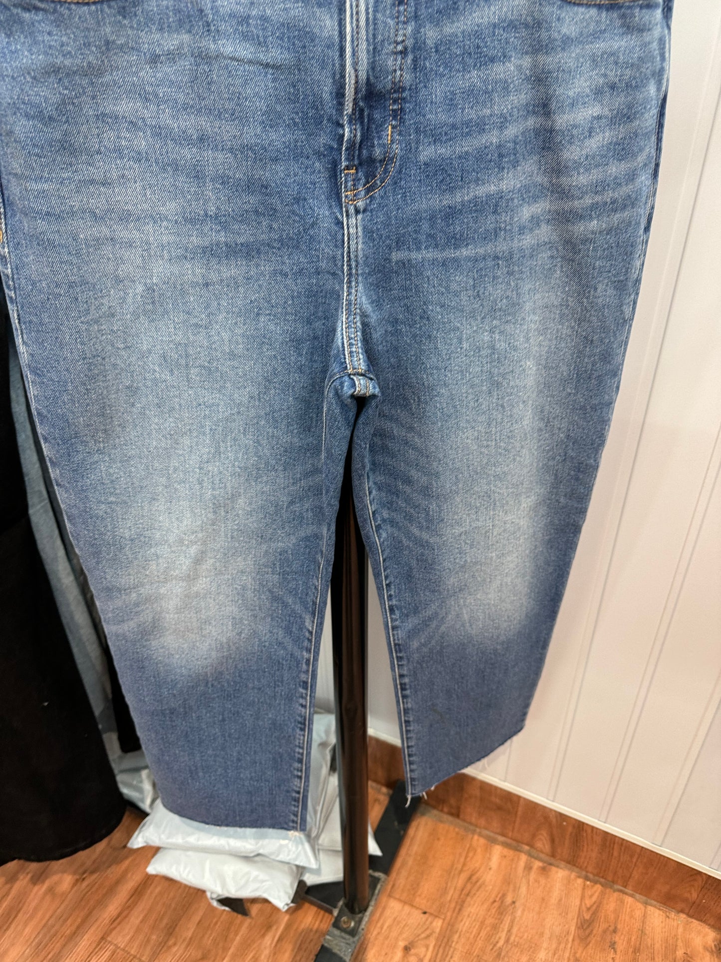 0109-32 Straight Fit Jeans