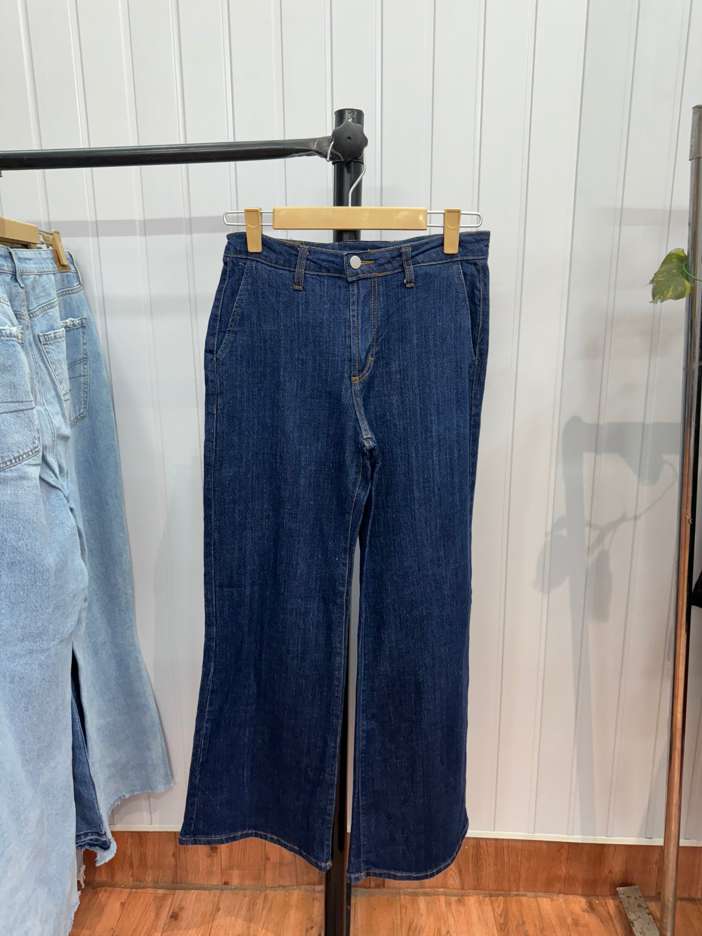 0209-28 Straight Loose jeans