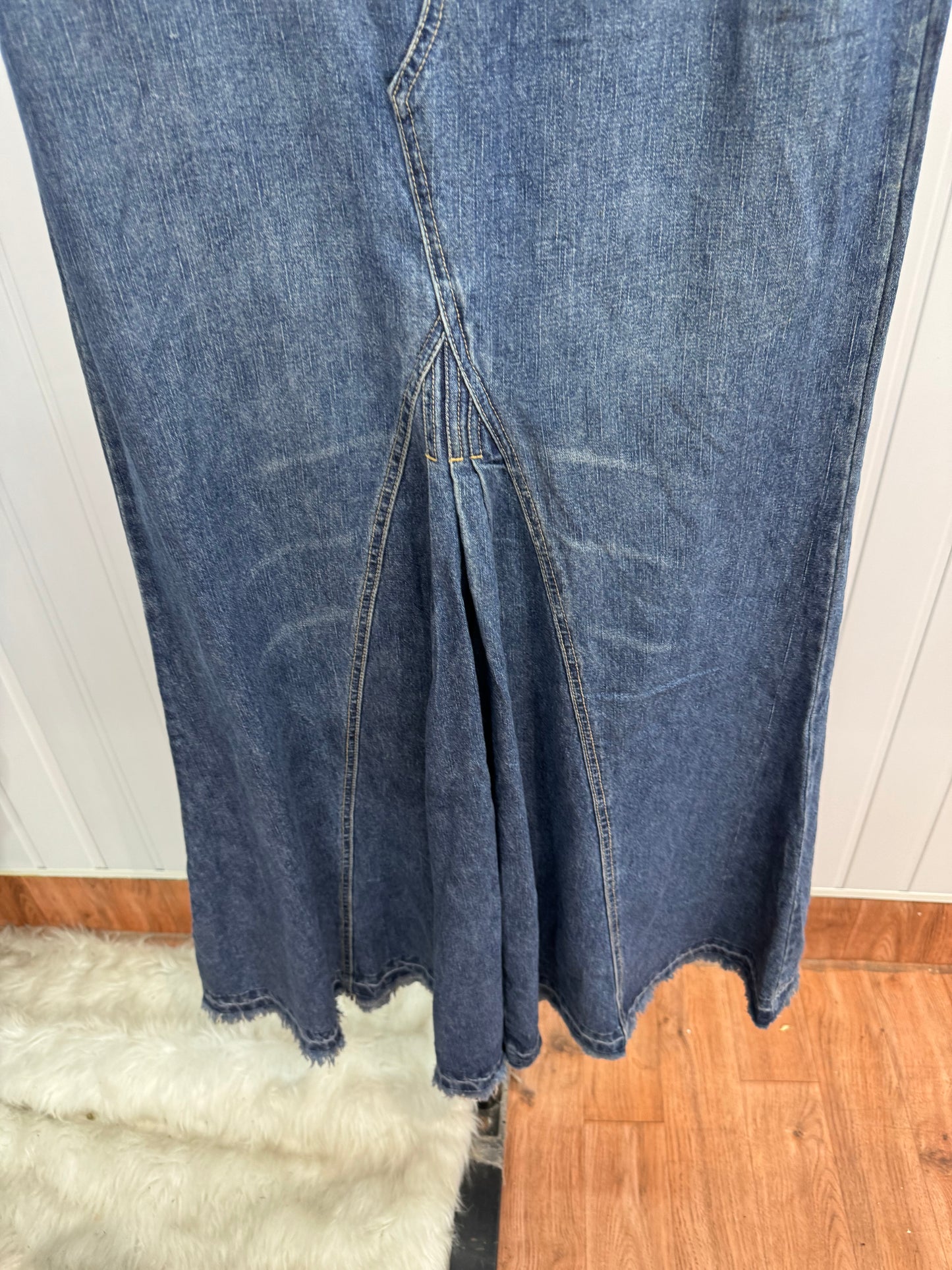 S23- 32 long Denim skirt