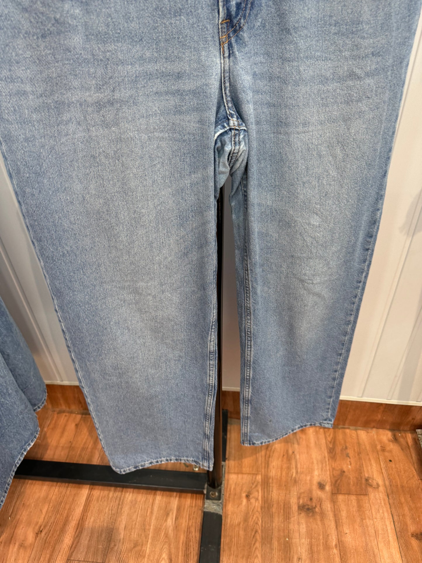 0204-34 Loose Straight Jeans