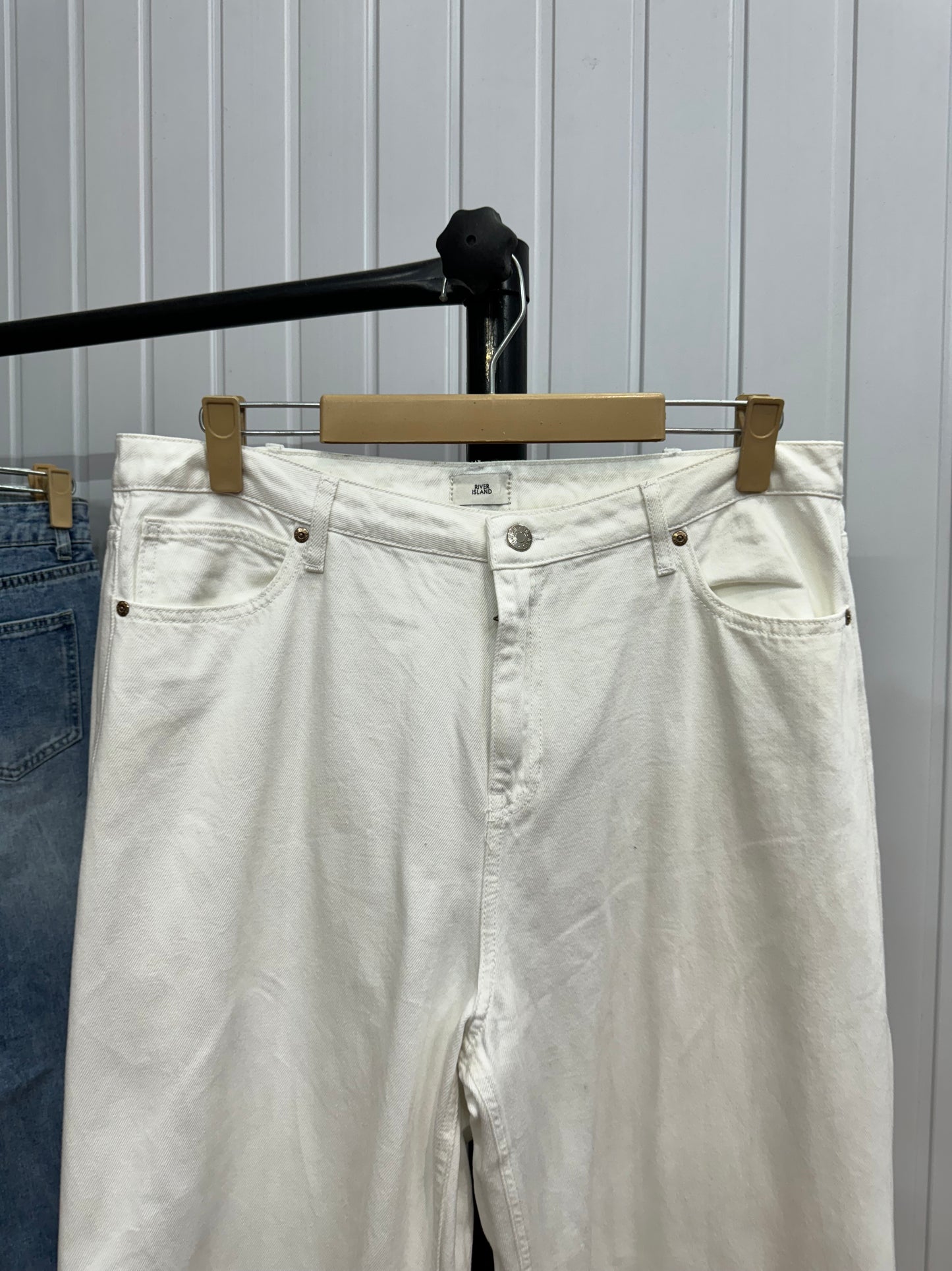 0420-36 White Bootcut Jeans